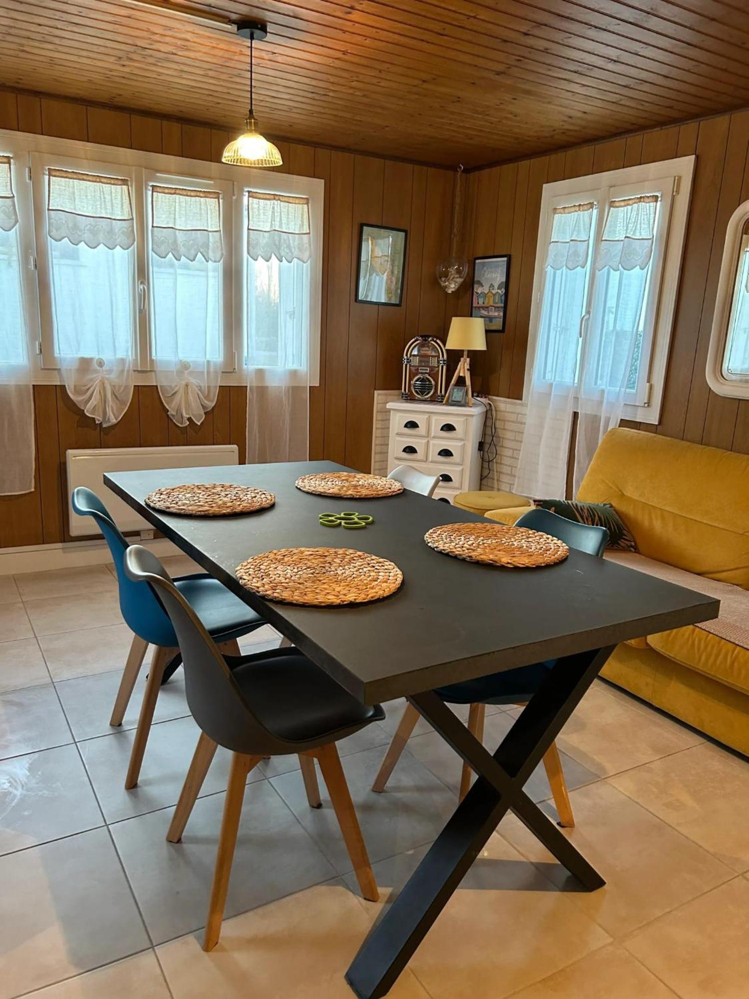 Maison Confort & Jardin A סן-פייר-ד'אולרון מראה חיצוני תמונה